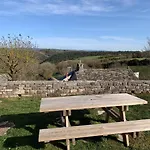 Nyaraló Du Dolmen De L'hom *