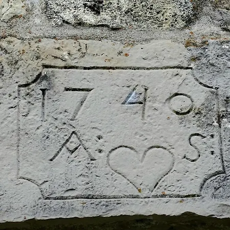 Holiday home Du Dolmen De L'hom